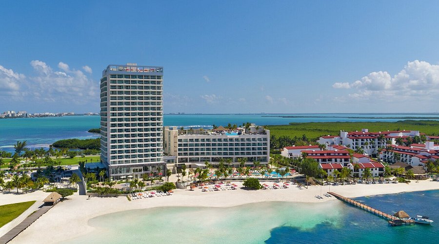 Breathless Cancun Soul adults-only all-inclusive resort with rooftop pools and modern beachfront design in Cancun.